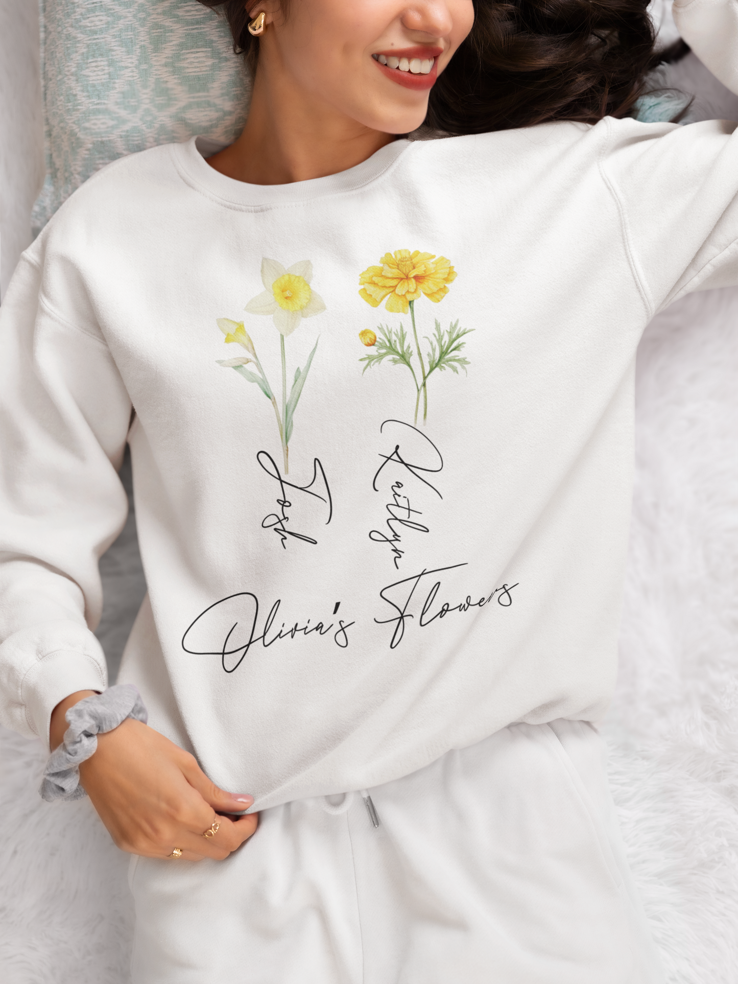 Custom Child Shirt For Mom, Customized Floral Name T Shirt for Mom, Retro Child Name Flower Shirt, Minimalist Mommy Shirt, Gift For Mama